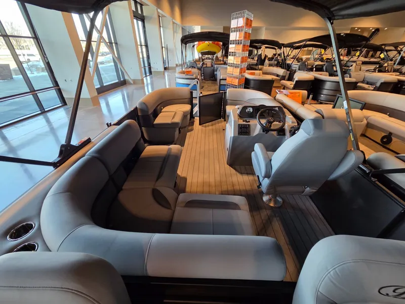 Slide: The Image of Interior of Bentley Pontoons FISH 200 FISH N CRUISE 2026. - 24