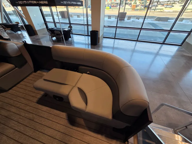 Slide: The Image of Interior of Bentley Pontoons FISH 200 FISH N CRUISE 2026. - 6