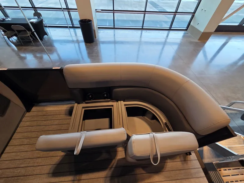Slide: The Image of Interior of Bentley Pontoons FISH 200 FISH N CRUISE 2026. - 7