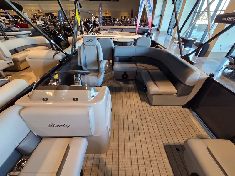 Slide: The Image of Interior of Bentley Pontoons FISH 200 FISH N CRUISE 2026. - 9