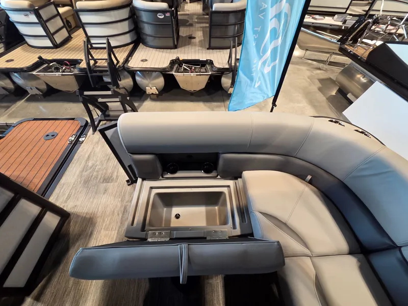 Slide: The Image of Interior of Bentley Pontoons Legacy 200 Cruise XL 2026. - 18
