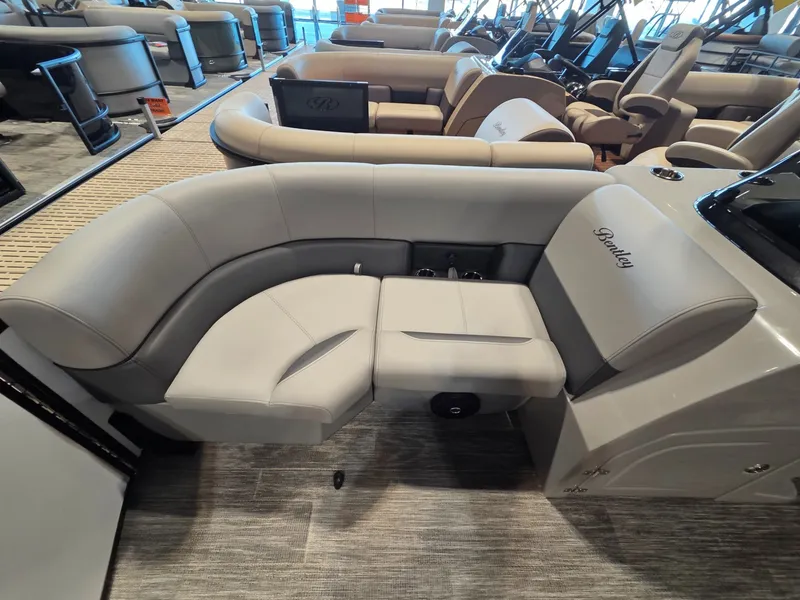 Slide: The Image of Interior of Bentley Pontoons Legacy 200 Cruise XL 2026. - 7