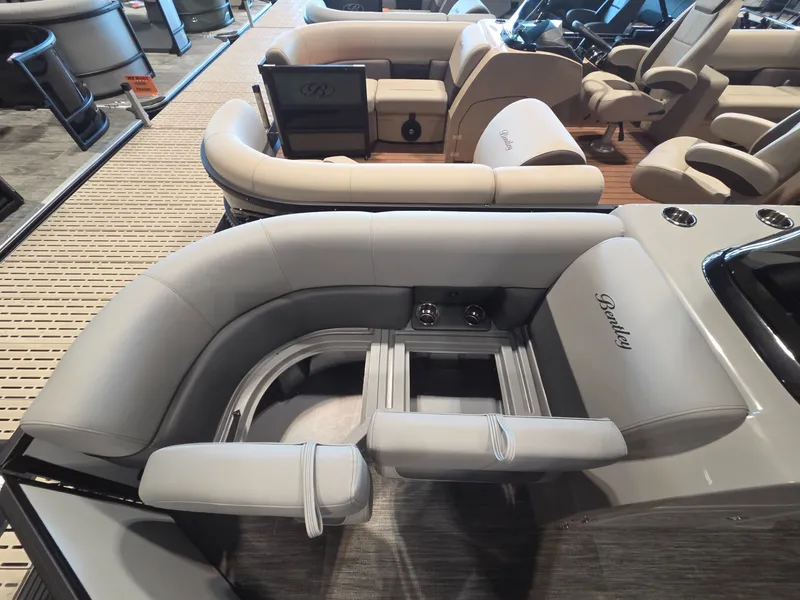 Slide: The Image of Interior of Bentley Pontoons Legacy 200 Cruise XL 2026. - 8