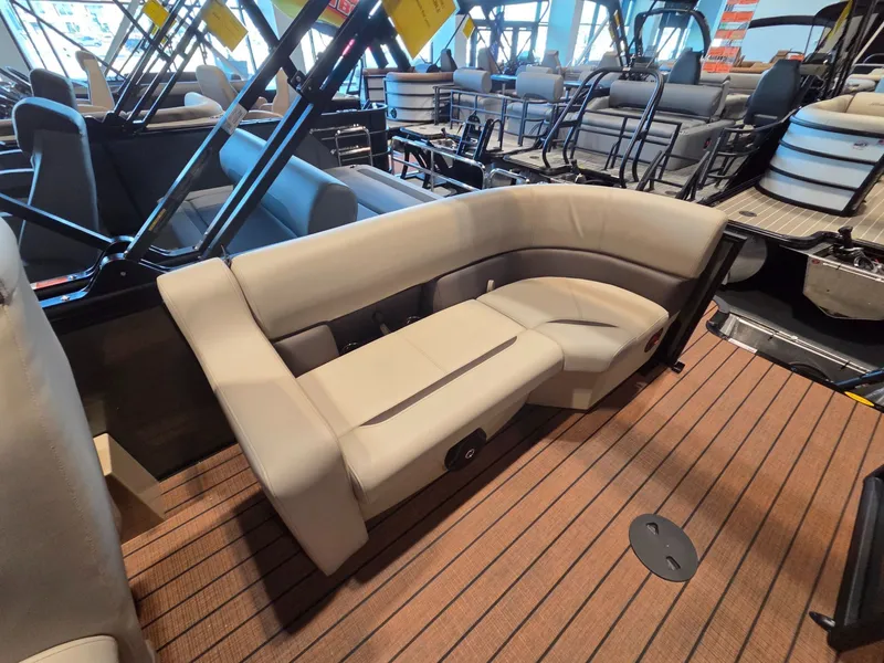 Slide: The Image of Interior of Bentley Pontoons Legacy 200 Navigator 2026. - 15