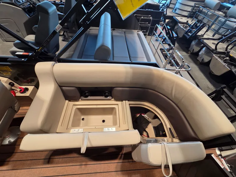 Slide: The Image of Interior of Bentley Pontoons Legacy 200 Navigator 2026. - 19