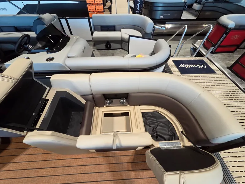 Slide: The Image of Interior of Bentley Pontoons Legacy 200 Navigator 2026. - 6