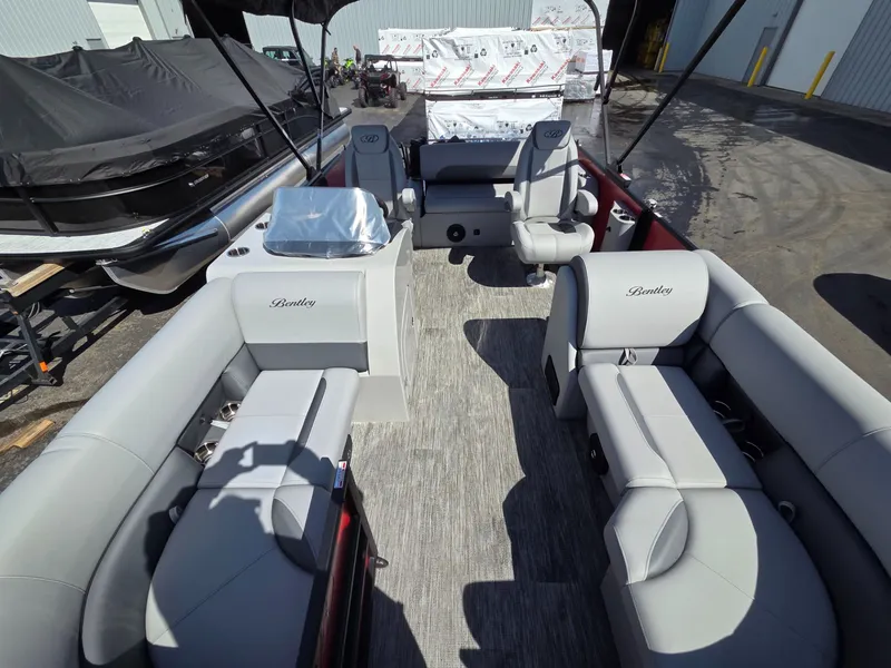 Slide: The Image of Bentley Pontoons Legacy 200 Swingback 2026 - 11
