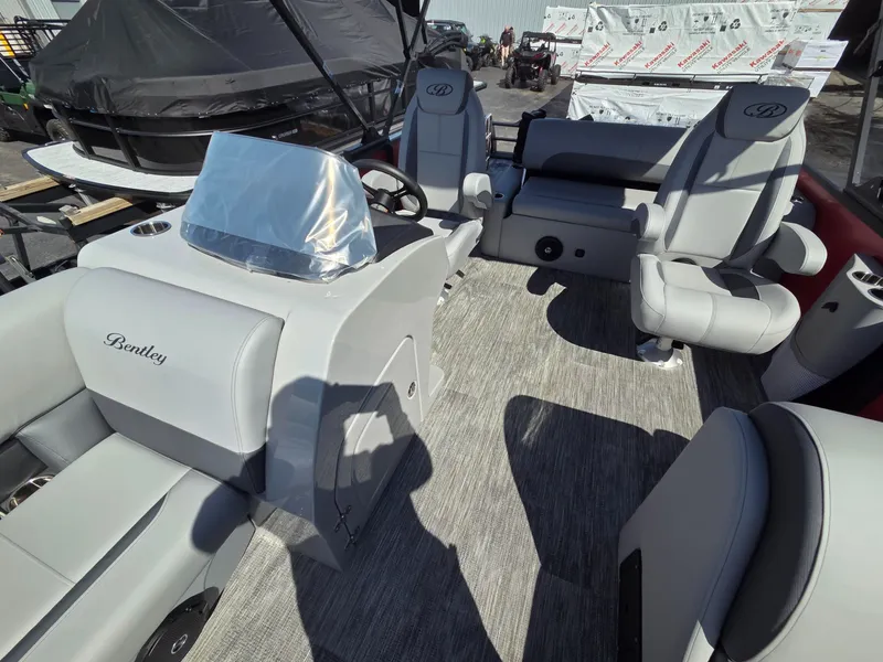 Slide: The Image of Bentley Pontoons Legacy 200 Swingback 2026 - 14