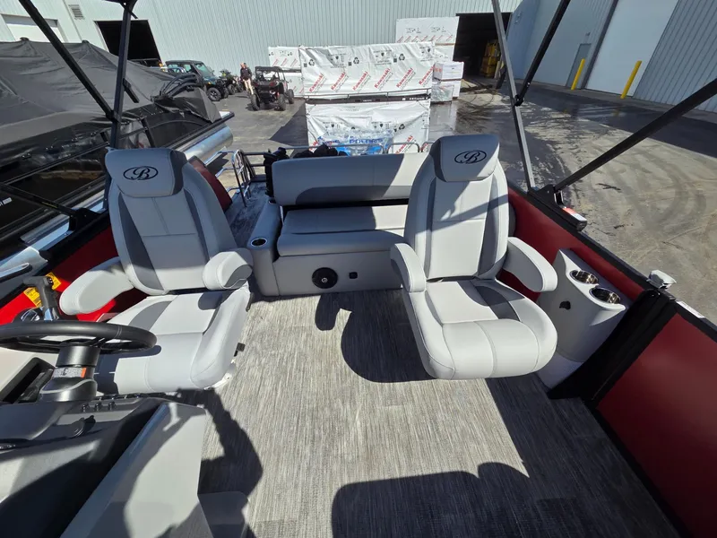Slide: The Image of Bentley Pontoons Legacy 200 Swingback 2026 - 15