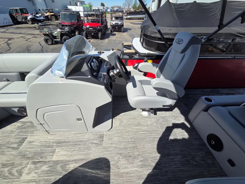 Slide: The Image of Bentley Pontoons Legacy 200 Swingback 2026 - 16
