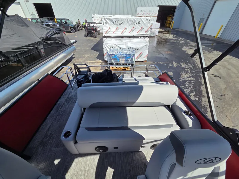 Slide: The Image of Bentley Pontoons Legacy 200 Swingback 2026 - 19