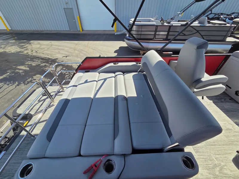 Slide: The Image of Bentley Pontoons Legacy 200 Swingback 2026 - 21