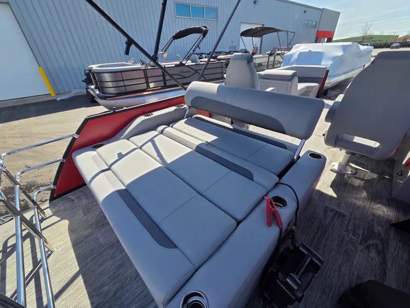 Slide: The Image of Bentley Pontoons Legacy 200 Swingback 2026 - 22