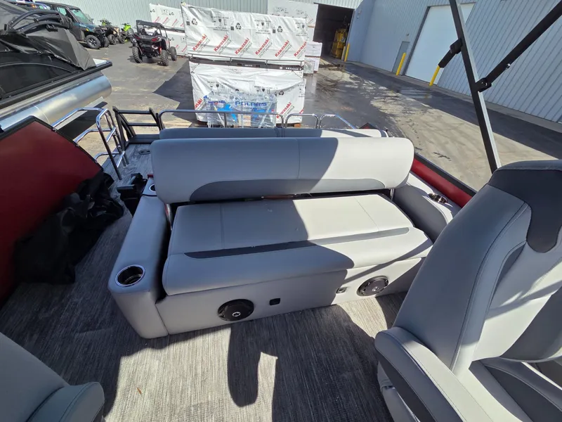 Slide: The Image of Bentley Pontoons Legacy 200 Swingback 2026 - 29
