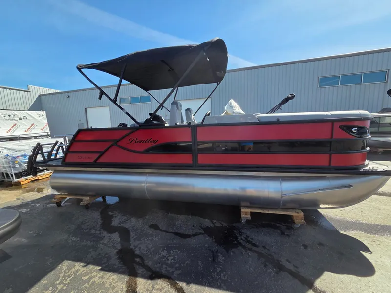 Slide: The Image of Bentley Pontoons Legacy 200 Swingback 2026 - 3