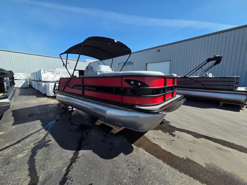 Slide: The Image of Bentley Pontoons Legacy 200 Swingback 2026 - 4