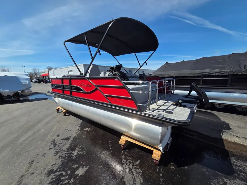 Slide: The Image of Bentley Pontoons Legacy 200 Swingback 2026 - 7