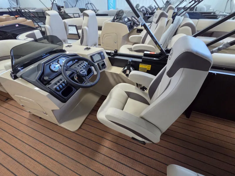 Slide: The Image of Bentley Pontoons FISH 220 FISH & CRUISE 2026 - 10