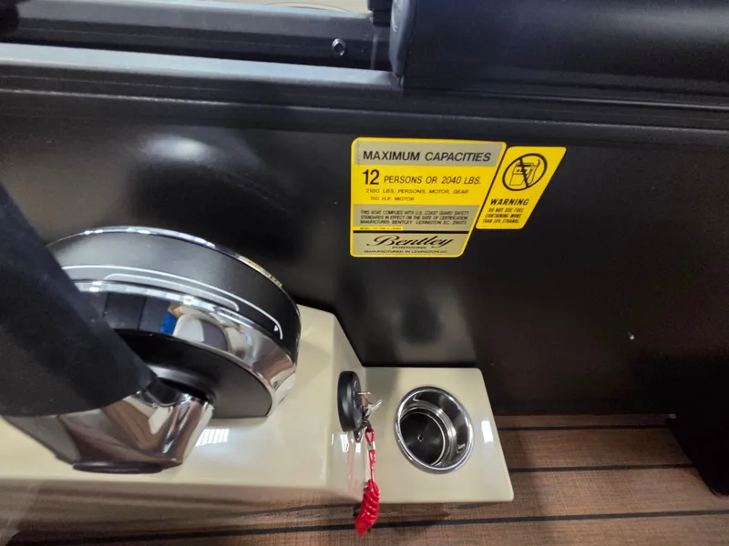 Slide: The Image of Bentley Pontoons FISH 220 FISH & CRUISE 2026 - 13