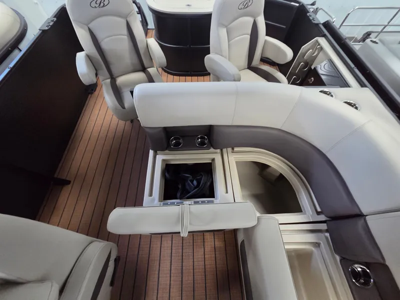 Slide: The Image of Bentley Pontoons FISH 220 FISH & CRUISE 2026 - 17
