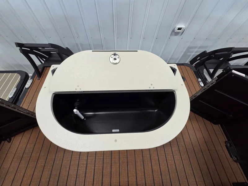 Slide: The Image of Bentley Pontoons FISH 220 FISH & CRUISE 2026 - 21