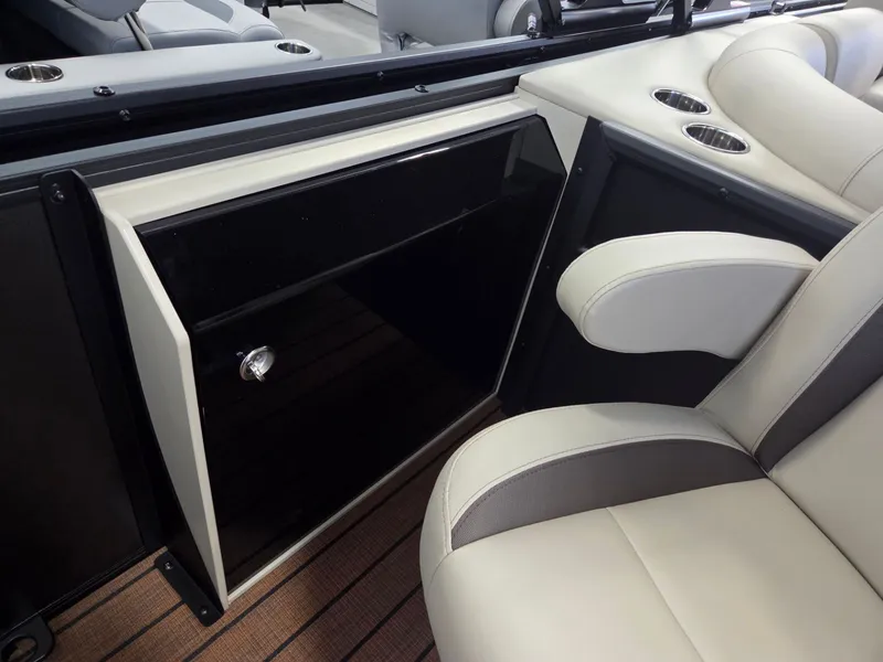 Slide: The Image of Bentley Pontoons FISH 220 FISH & CRUISE 2026 - 22