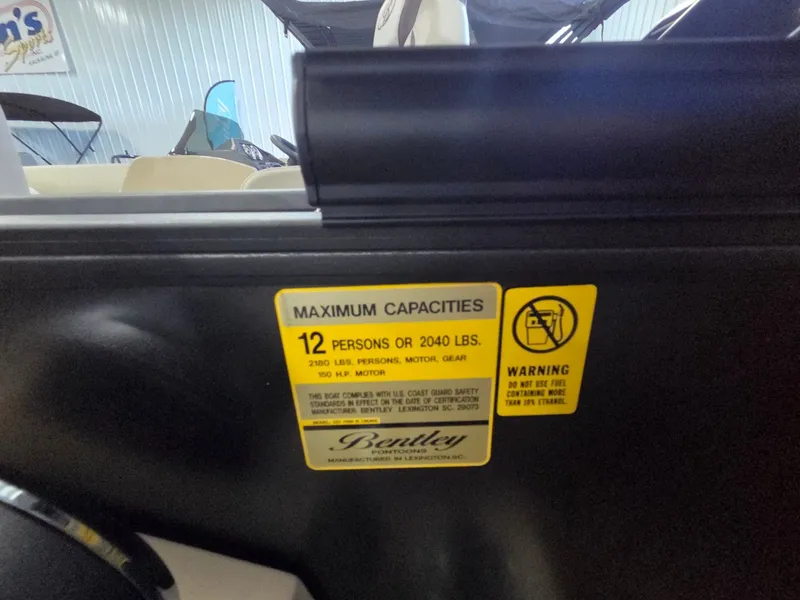 Slide: The Image of Bentley Pontoons FISH 220 FISH & CRUISE 2026 - 25