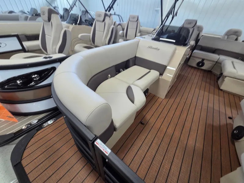 Slide: The Image of Bentley Pontoons FISH 220 FISH & CRUISE 2026 - 3