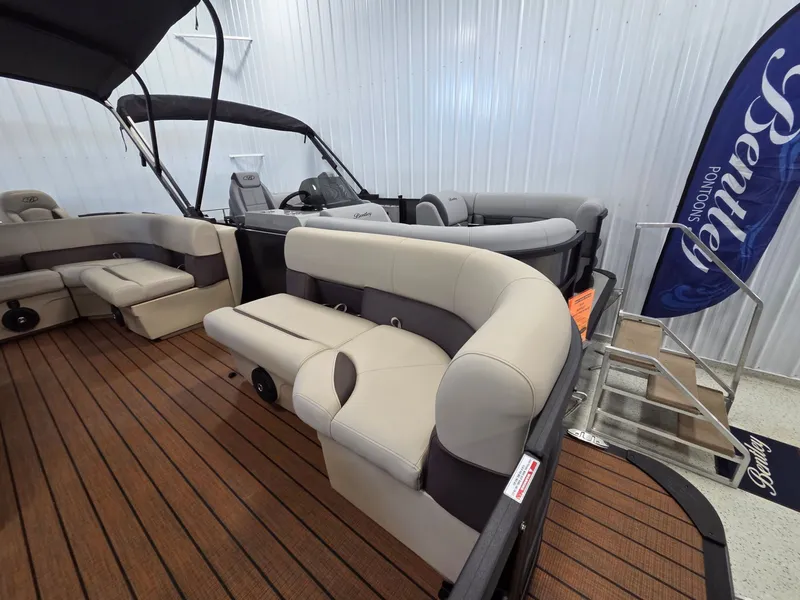Slide: The Image of Bentley Pontoons FISH 220 FISH & CRUISE 2026 - 4