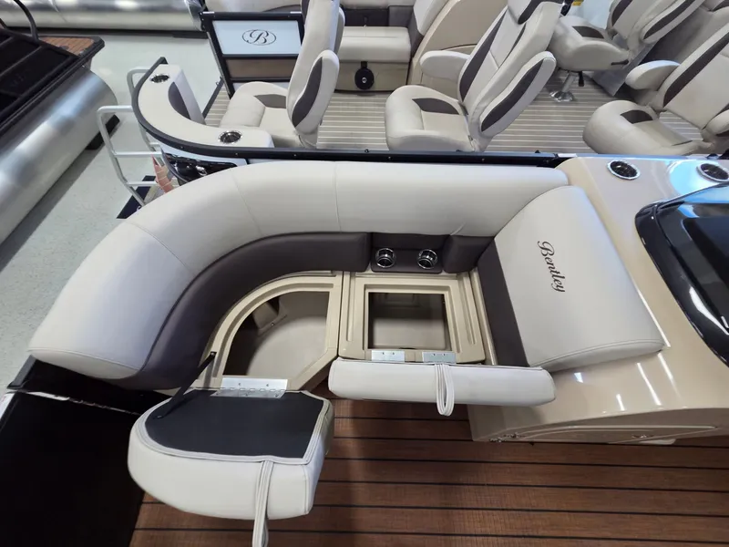 Slide: The Image of Bentley Pontoons FISH 220 FISH & CRUISE 2026 - 5