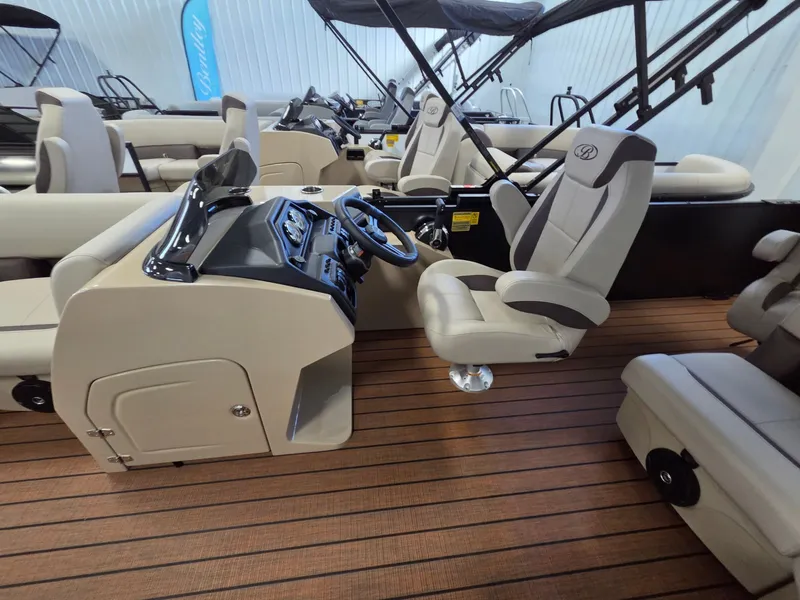 Slide: The Image of Bentley Pontoons FISH 220 FISH & CRUISE 2026 - 8