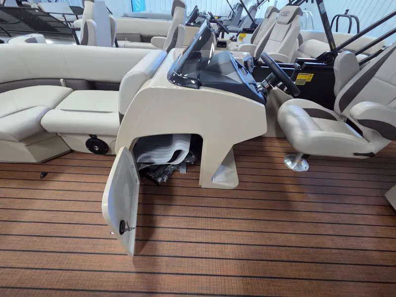 Slide: The Image of Bentley Pontoons FISH 220 FISH & CRUISE 2026 - 9