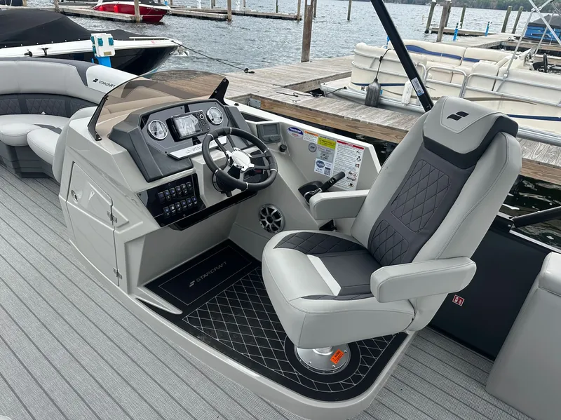 Slide: The Image of 2026 Starcraft SLS 3 R helm with luxurious captain's chair. - 10