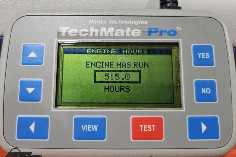 Slide: The Image of TechMate Pro displaying 515 engine hours for 2003 Baja 25 Outlaw. - 100