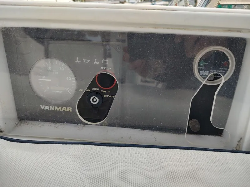 Slide: The Image of Hunter 33 2004 - 24