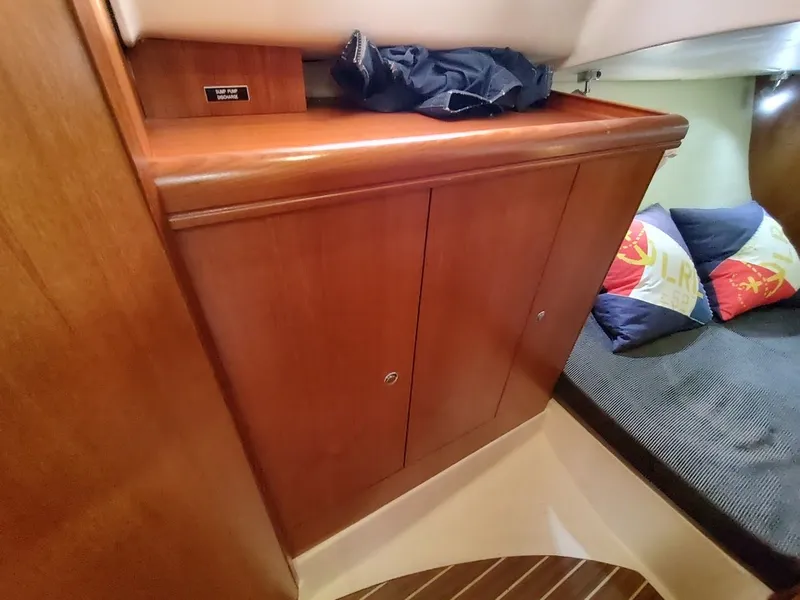 Slide: The Image of Hunter 33 2004 - 75