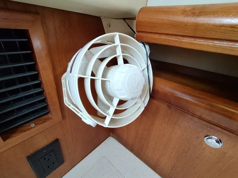 Slide: The Image of Hunter 33 2004 - 80