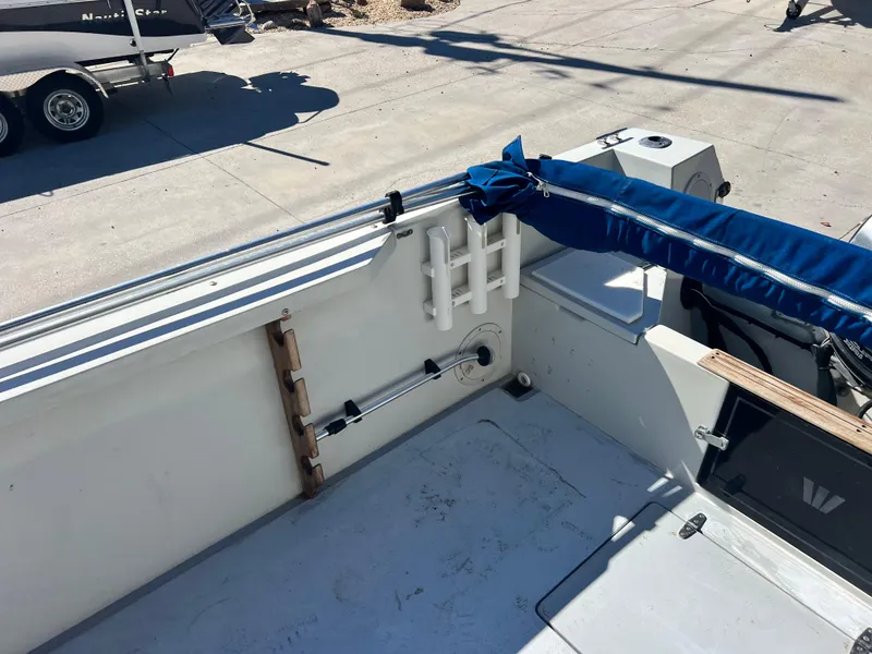 Slide: The Image of Interior view of a 1986 Wellcraft V-20 Sport boat. - 19