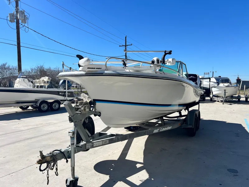 Slide: The Image of 1986 Wellcraft V-20 Sport boat on trailer in sunny weather. - 4
