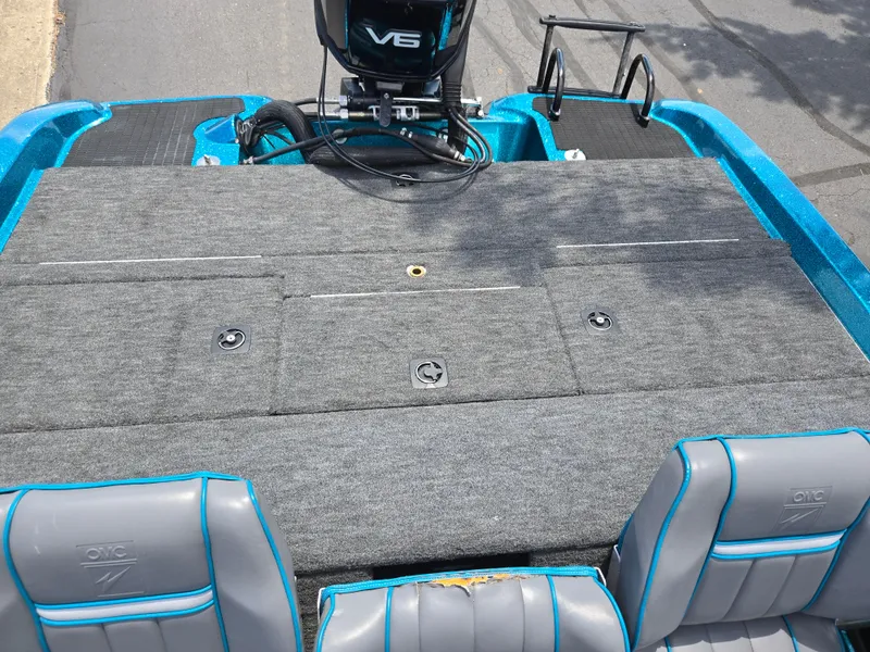 Slide: The Image of 1994 Hydra-Sports 175 FS boat interior with V6 engine and gray seating. - 20