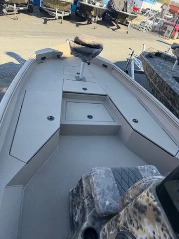 Slide: The Image of Excel 220 Bay Pro Elite 2026 - 8