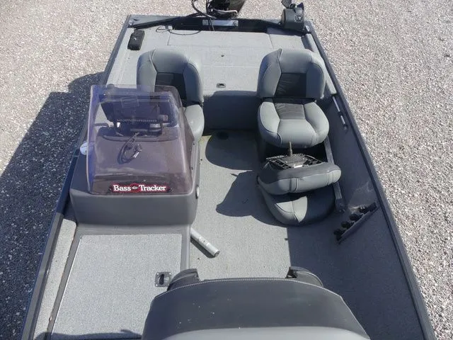 Slide: The Image of Tracker Bass Tracker Classic XL 2023 - 13