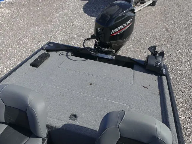 Slide: The Image of Tracker Bass Tracker Classic XL 2023 - 14