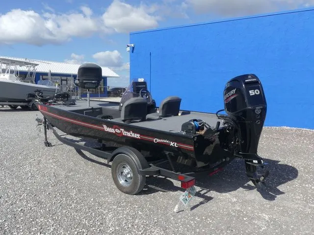Slide: The Image of Tracker Bass Tracker Classic XL 2023 - 6