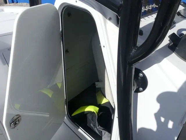 Slide: The Image of Sportsman Masters 227 Bay Boat 2020 - 15