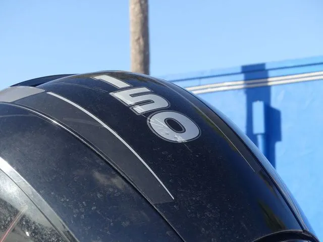 Slide: The Image of Bayliner 190 Deck Boat 2017 - 10