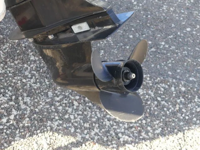 Slide: The Image of Bayliner 190 Deck Boat 2017 - 12