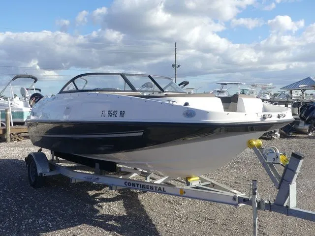 Slide: The Image of Bayliner 190 Deck Boat 2017 - 3
