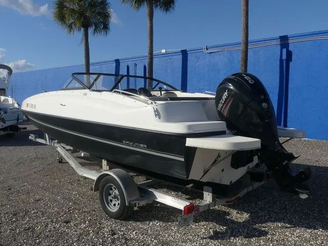 Slide: The Image of Bayliner 190 Deck Boat 2017 - 6