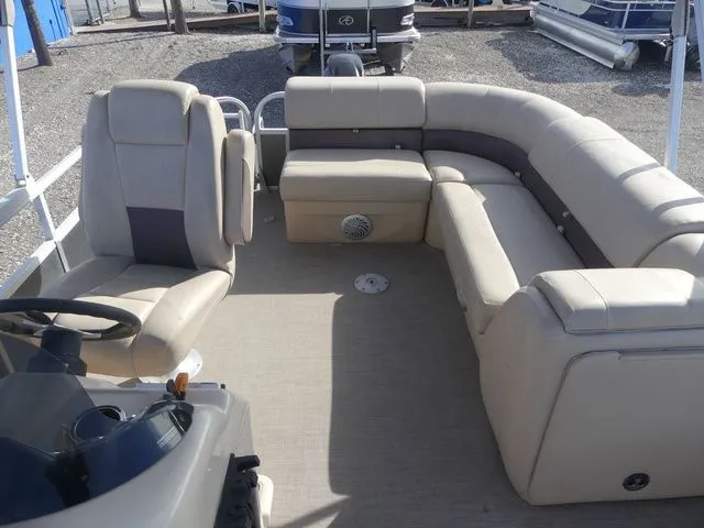 Slide: The Image of Sun Tracker Party Barge 20 DLX 2019 - 13